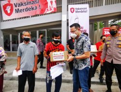Artis Tersanjung Sambangi Gerai Vaksin Merdeka di Kembangan, Ada Apa?