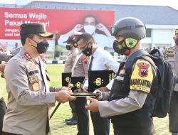 Aksinya Sempat Viral, Bripka Agus Hermanto Terima Penghargaan dari Kapolda Jateng