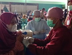 Warga Kampung Minyak Antusias Ikuti Vaksinasi