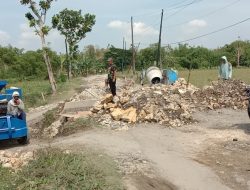 Dibangun Tanpa Jembatan Darurat, Perekonomian Dua Desa Terganggu