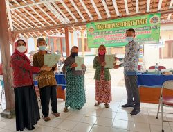 30 Tahun Tiga Warga Sambiroto Akhirnya Miliki Sertifikat Tanah