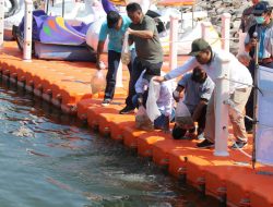 Bupati Arief Tebar Ribuan Benih Ikan di Bendungan Randugunting