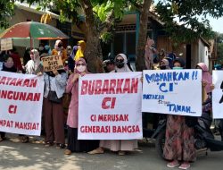 Gabungan Emak-emak Todanan Tuntut Penutupan Karaoke CI
