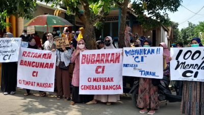Gabungan Emak-emak Todanan Tuntut Penutupan Karaoke CI