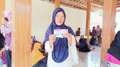 Ratusan Warga Sembongin Blora Antre BLT BBM