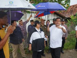 Sambil Hujan-Hujanan, Menteri LHK dan Bupati Siapkan Kunjungan Kerja Presiden di Blora