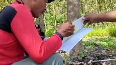 Dilarang Garap Lahan Hutan oleh Perhutani, Petani Hutan Blora Tunjukkan SK Pengelolaan Perhutanan Sosial dari Presiden Jokowi