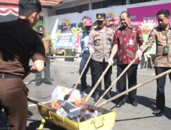 Peringati Hari Bhakti Adhyaksa, Kejari Blora Musnahkan Ratusan Ribu Batang Rokok Ilegal