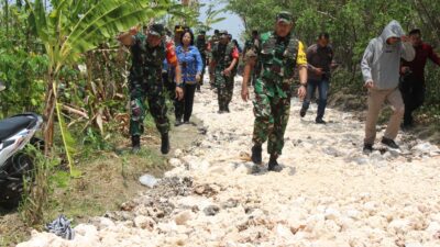 Tim Wasev Sterad Tinjau Pelaksanaan TMMD Reguler 122 Di Desa Sidomulyo