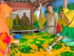 Ciptakan Ikon Khas Desa, Pemdes Sempu Gelar Pelatihan Batik Kepyor
