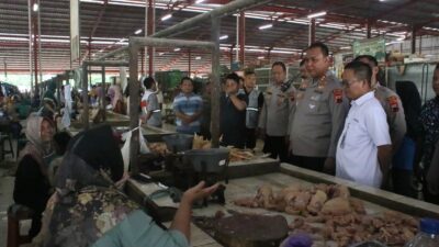 Polres Blora Gelar Operasi Pasar di Pasar Tradisional Sidomakmur Blora