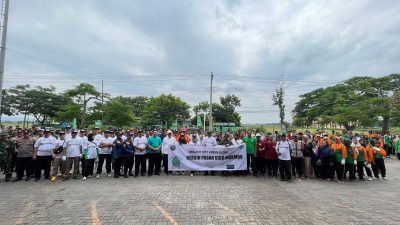 Petugas Gabungan Lintas Sektoral Lakukan ‘Cleaning Blitz’ di Pasar Sido Makmur Blora
