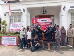 ​Diduga Gelapkan Rp30 Miliar, Rumah Anggota DPRD Kendal Digeruduk Puluhan Nasabah Koperasi