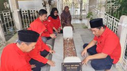 Andita Nugrahanto Ajak Kader PDIP Blora “Membumi” Lewat Ziarah Makam Bupati Kompleks Tirtonatan