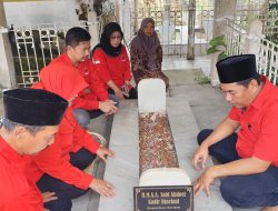 Andita Nugrahanto Ajak Kader PDIP Blora “Membumi” Lewat Ziarah Makam Bupati Kompleks Tirtonatan