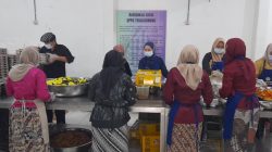 Rayakan Hari Kartini, Relawan Gizi Blora Memasak dengan Kebaya