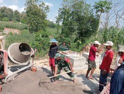 Tembus Sungai Nglebur, TNI Bangun Jembatan Gantung Buka Akses Warga