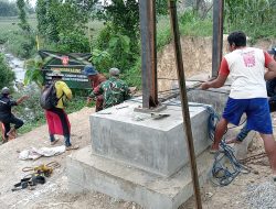 Pembangunan Jembatan Gantung Garuda di Desa Nglebur Memasuki Tahap Pemasangan Tali Sling
