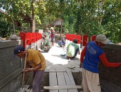 Babinsa Klopoduwur Turut Percantik Pembangunan Jembatan Garuda